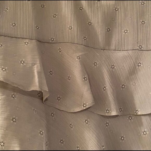 💼LOFT Sheer Gray Ruffled Blouse Like New - Picture 4 of 11